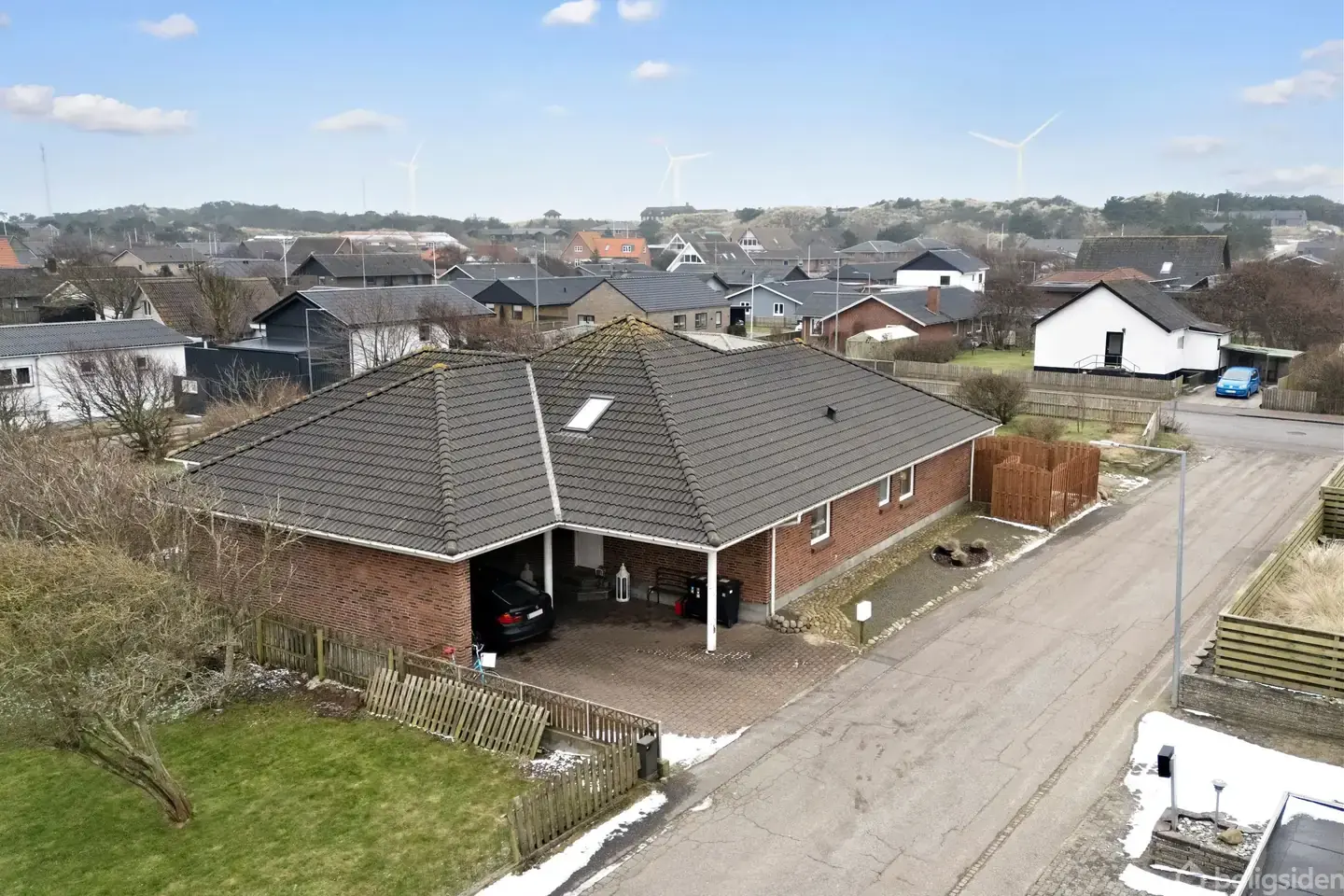 Velholdt og yderst rummeligt helårsvilla med central beliggenhed !