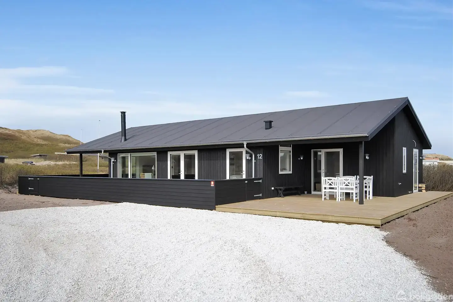 SKØNT sommerhus beliggende i attraktivt område tæt på vandet