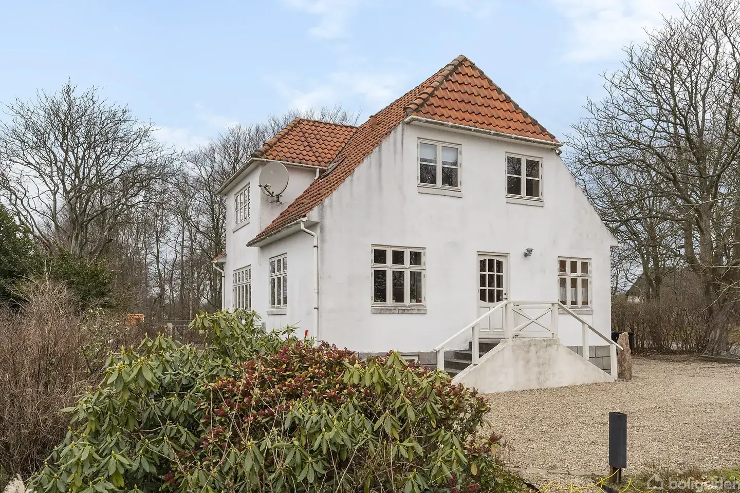 Villa på 140 m2 + 80 m2 kælder med skøn have