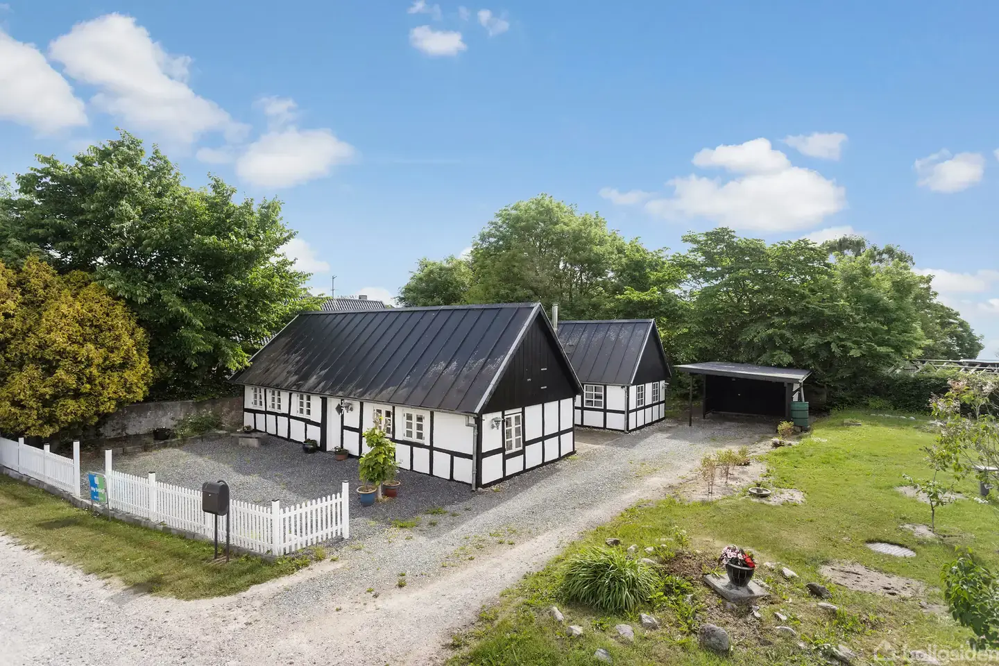 Charmerende hus beliggende i Voerså tæt på Kattegat