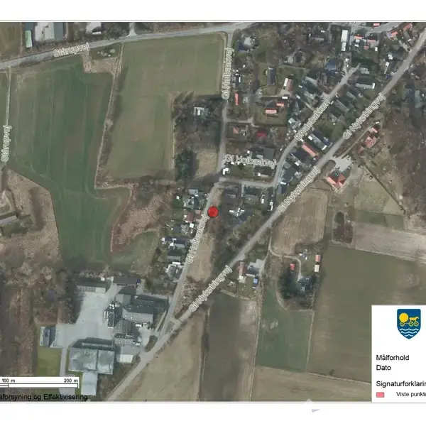 Luftfoto af et landligt område med marker og huse, der er markeret med en rød prik. Tekst: "ODSHEGRED KOMMUNE, Målforhold: 1:12986, Dato: 20-02-2024, Signaturforklaring: Veje/parker."