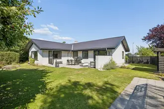 Villa på Dybbølvej 1, 4600 Køge