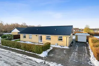 Villa på Aakjærsvej 8, 8723 Løsning