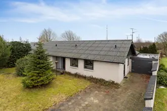 Villa på Simmelkær Hovedgade 11, Simmelkær, 7451 Sunds