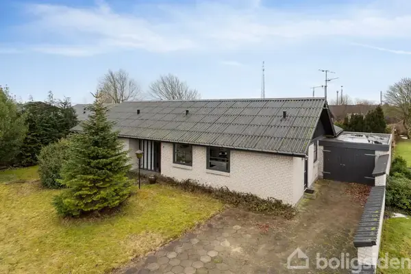 Villa på Simmelkær Hovedgade 11, 7451 Sunds