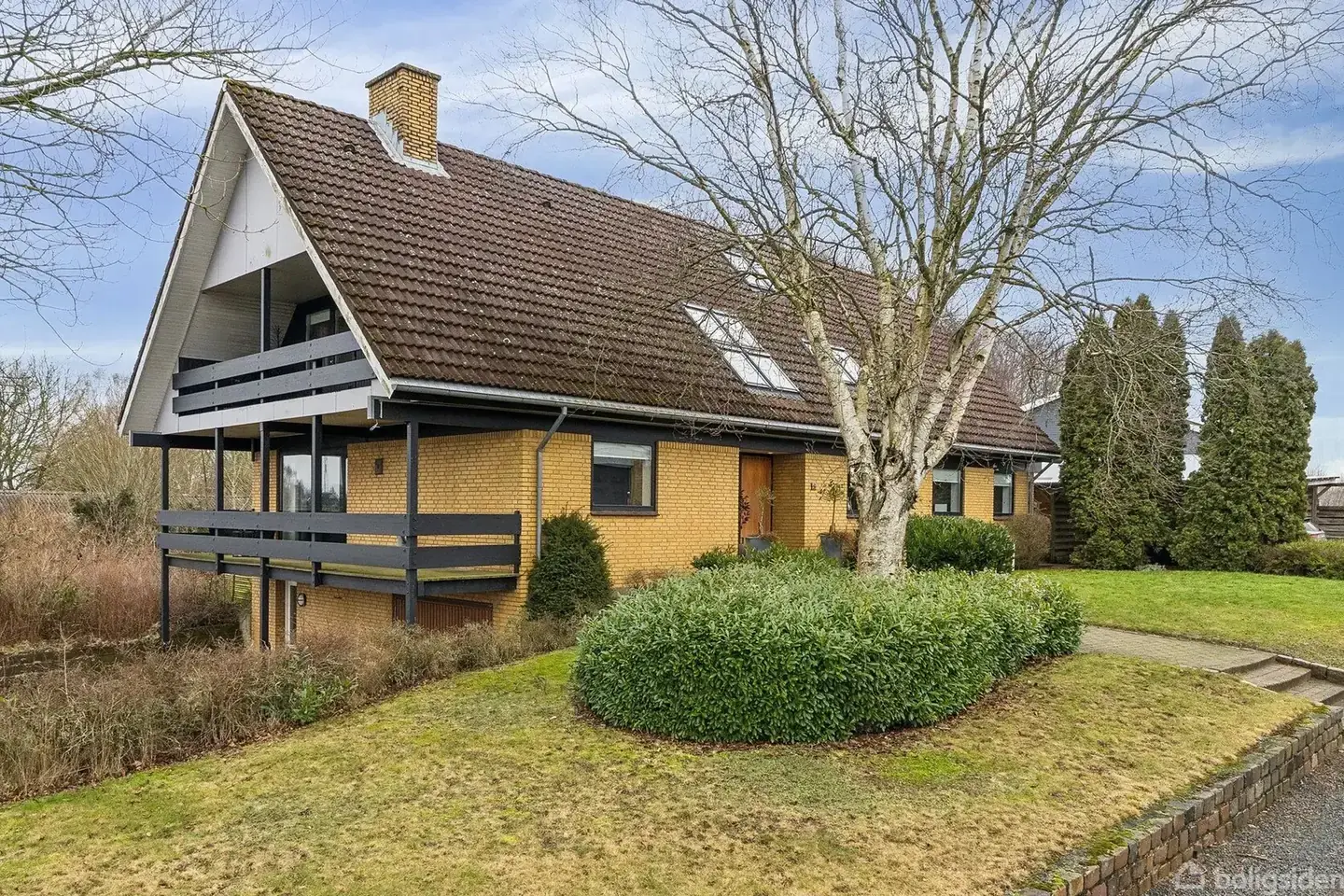 Stor blandet bolig og erhvervsejendom beliggende i hjertet af Taulov