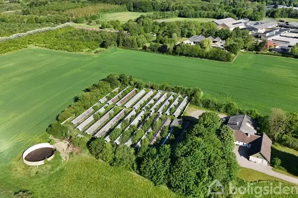 Landejendom på Løgstørvej 155, 9610 Nørager