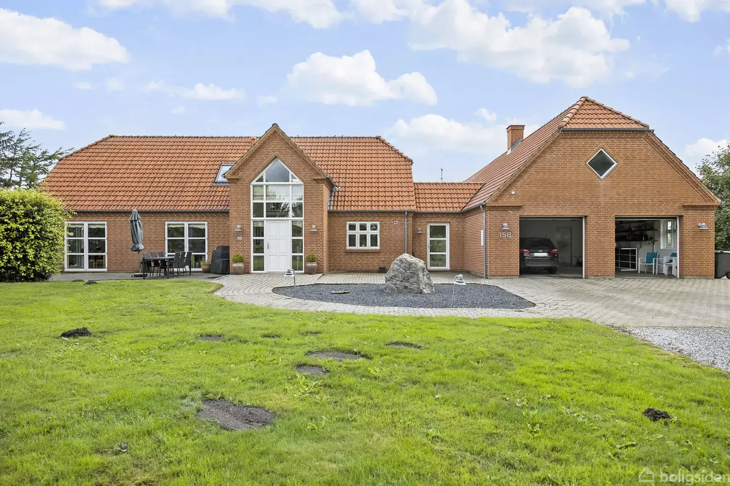 Skøn hesteejendom med egen ridebane og 3.5 ha jord - Visning 2
