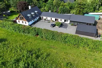 Landejendom på Stilling Landevej 42, 8660 Skanderborg
