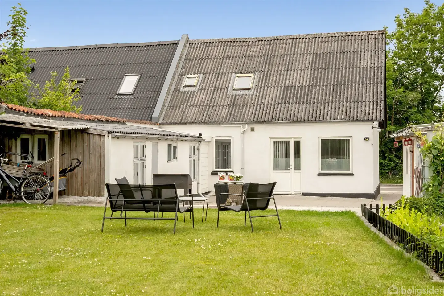 Prisvenlig villa med nem have på Hjertingvej 7.