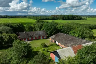 Landejendom på Tronsmarkvej 1, 9881 Bindslev