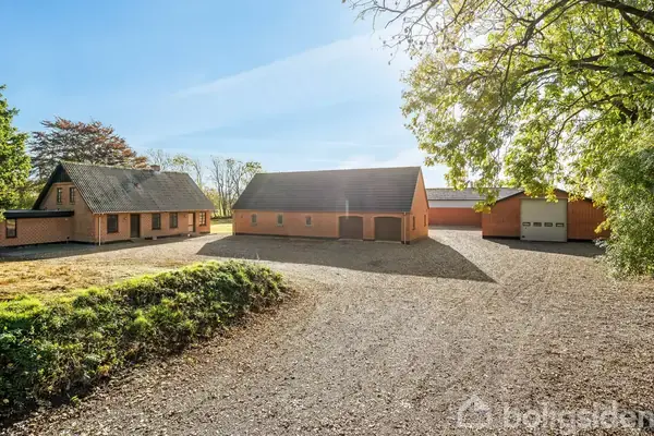Landejendom på Karupvej 6, 7540 Haderup