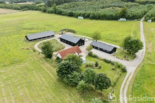 Landejendom på Føltvedvej 9, 9352 Dybvad
