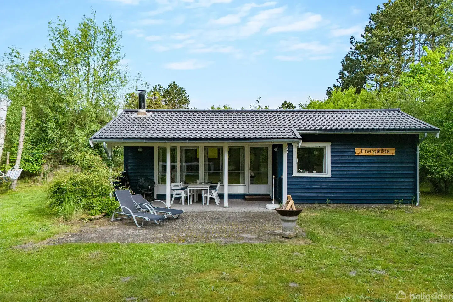 Velholdt sommerhus med nyt tag fra 2023 - i den gamle og meget attraktive del af Bredfjed!