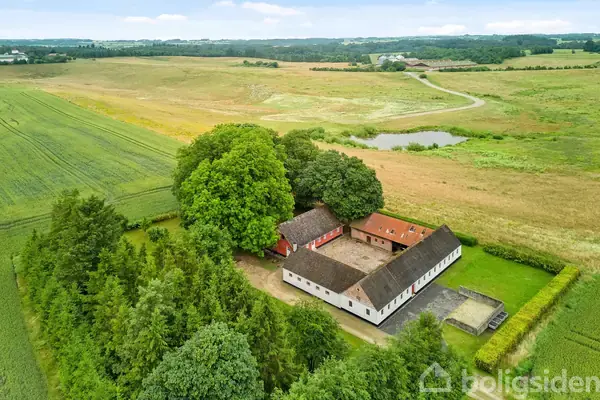 Landejendom på Tværvej 6, 8740 Brædstrup