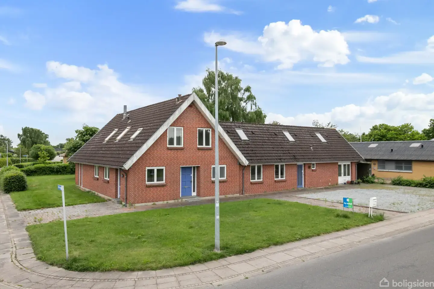 Stor ejendom på 334m2 med mange muligheder.
