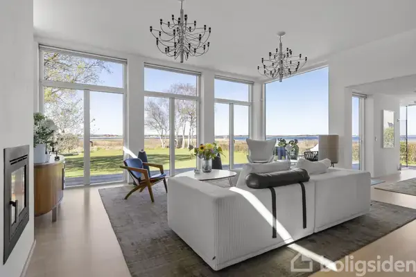 Eksklusiv arkitekttegnet villa i Jyllinge med enestående fjordudsigt