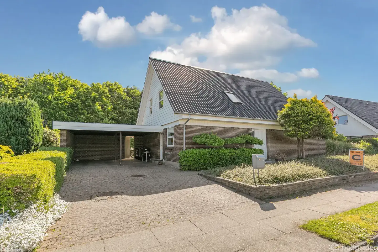 Velholdt 2 plans villa på 151 m2 med tilhørende carport i Gj. Nord