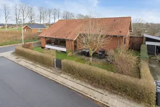 Villa på Rosenvænget 6, Klokkerholm, 9320 Hjallerup