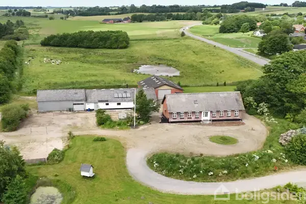 Landejendom på Tørringvej 39, 7300 Jelling