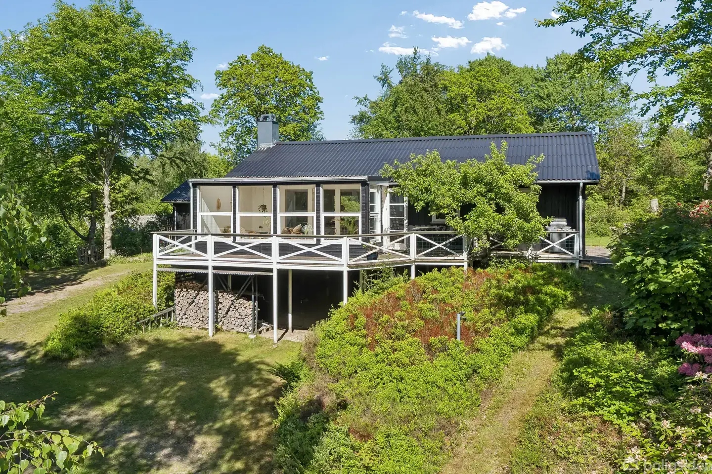 Lækker renoveret sommerhus på fantastisk grund for enden af blind vej