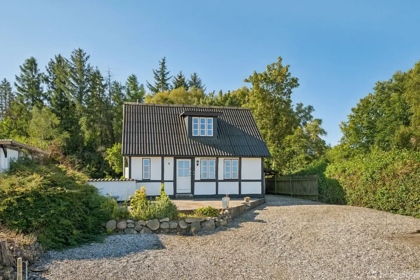 Charmerende bindingsværkshus med fantastisk udsigt og naturskøn beliggenhed