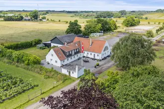 Landejendom på Kirkeskovvej 2, Kirkeskoven, 4330 Hvalsø