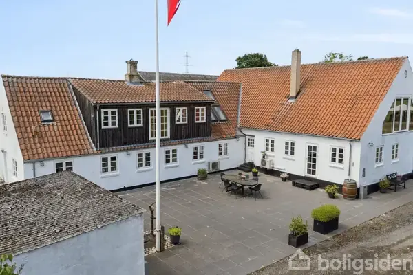 Landejendom på Kirkeskovvej 2, 4330 Hvalsø