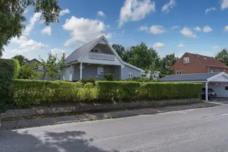 Villa på Knud Hjortøsvej 8, Kirke Værløse, 3500 Værløse