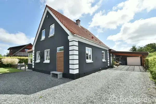 Villa på Hovedgaden 13, 7323 Give