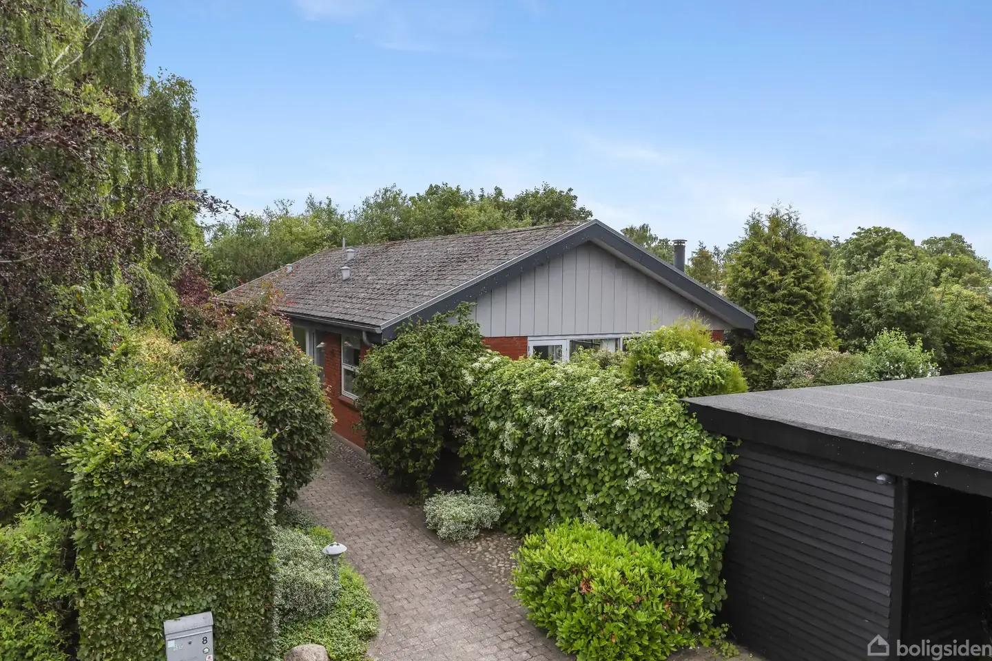 Familievenlig villa med lukket have i Nørresundby