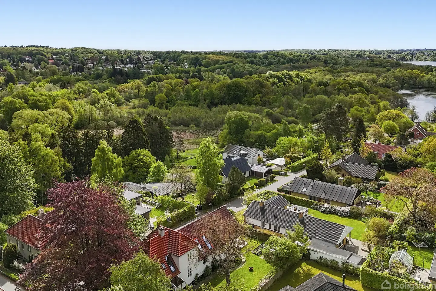 Totalrenoveret villa med plads til flere generationer, direkte til skov, hundeskov og natur i Bistrup - View 2