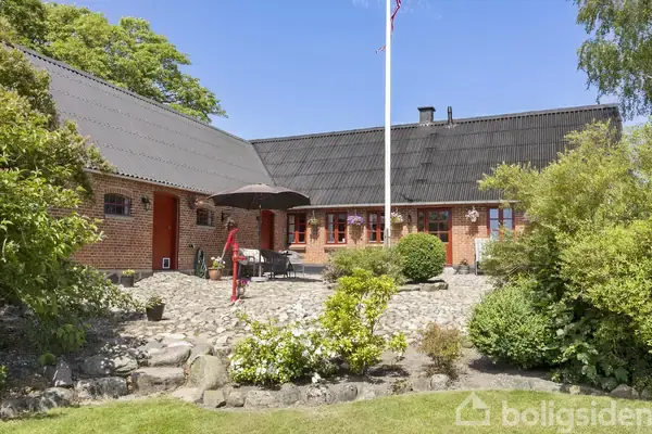 Landejendom på Kølsmosevej 23, 8361 Hasselager