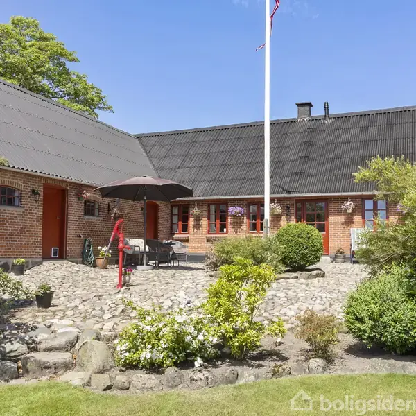 Landejendom på Kølsmosevej 23, 8361 Hasselager