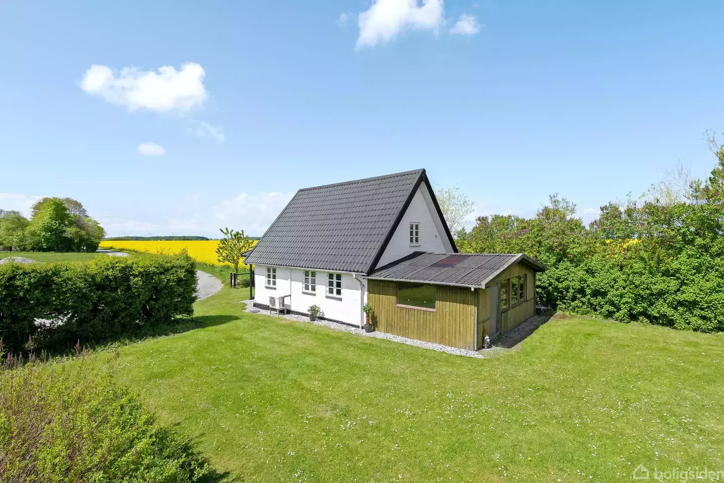 Beliggende i rolige landlige omgivelser med luft til naboer og 5 min til vandet. - Visning 2