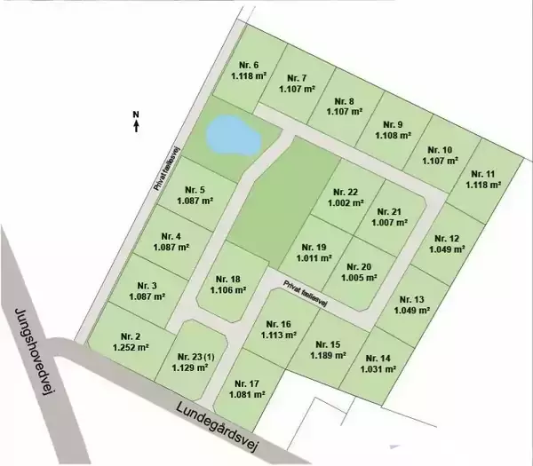 Plankort over et boligområde viser grunde nummereret fra 1 til 23. Arealer er angivet i kvadratmeter, varierer mellem 1.002 m² og 1.252 m². Veje er markeret som "Privat fællesvej".