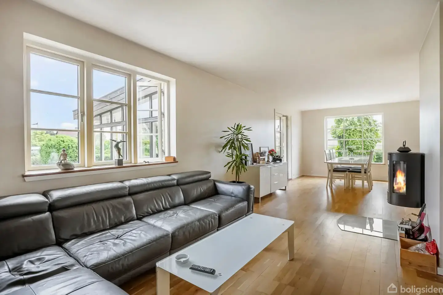 Gennemgribende moderniseret gedigen 1½ plans gulstensvilla med rødt tegltag. - View 5
