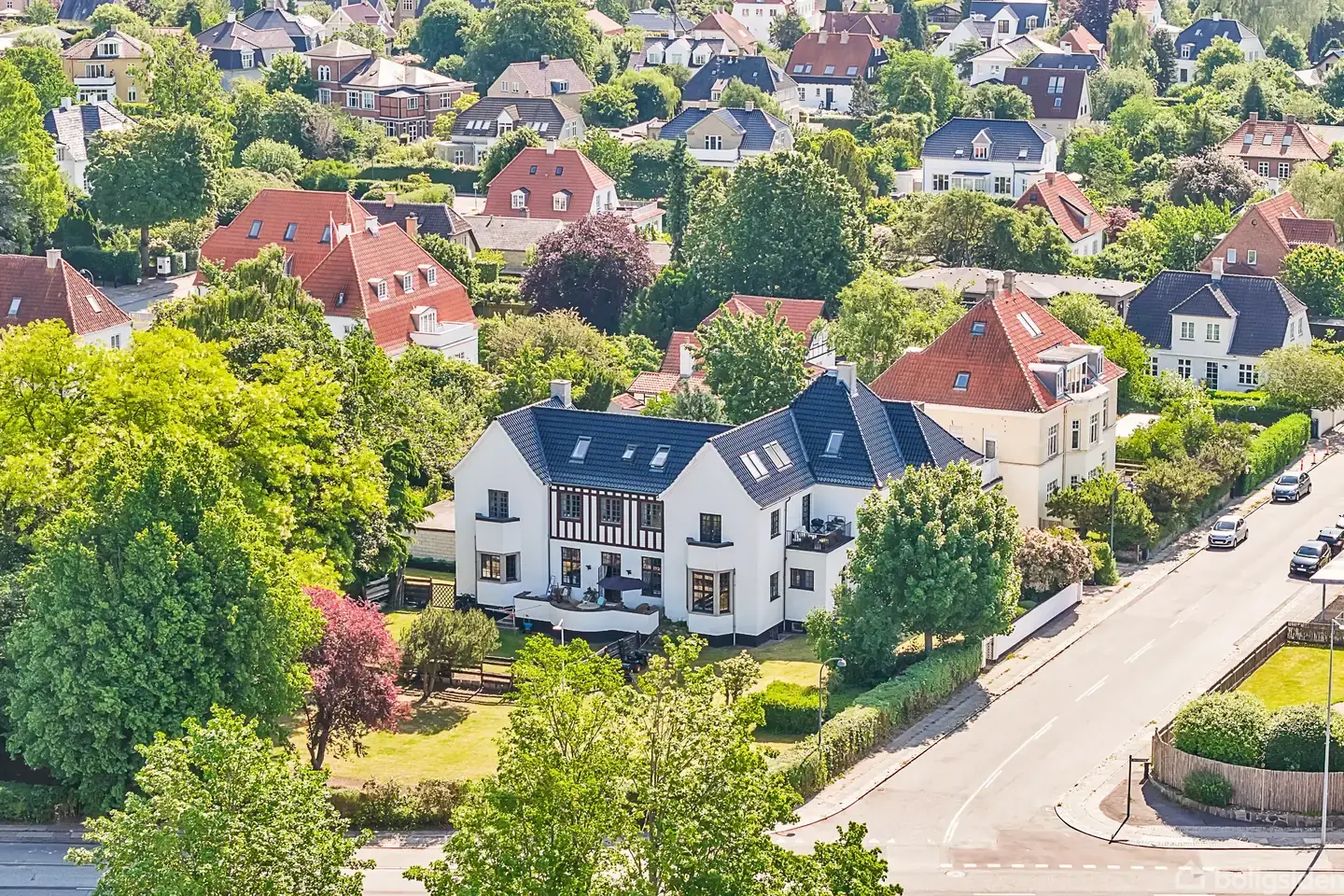 Eminent herskabslejlighed i 2 plan med altan i smuk ejendom i Charlottenlund - Visning 5