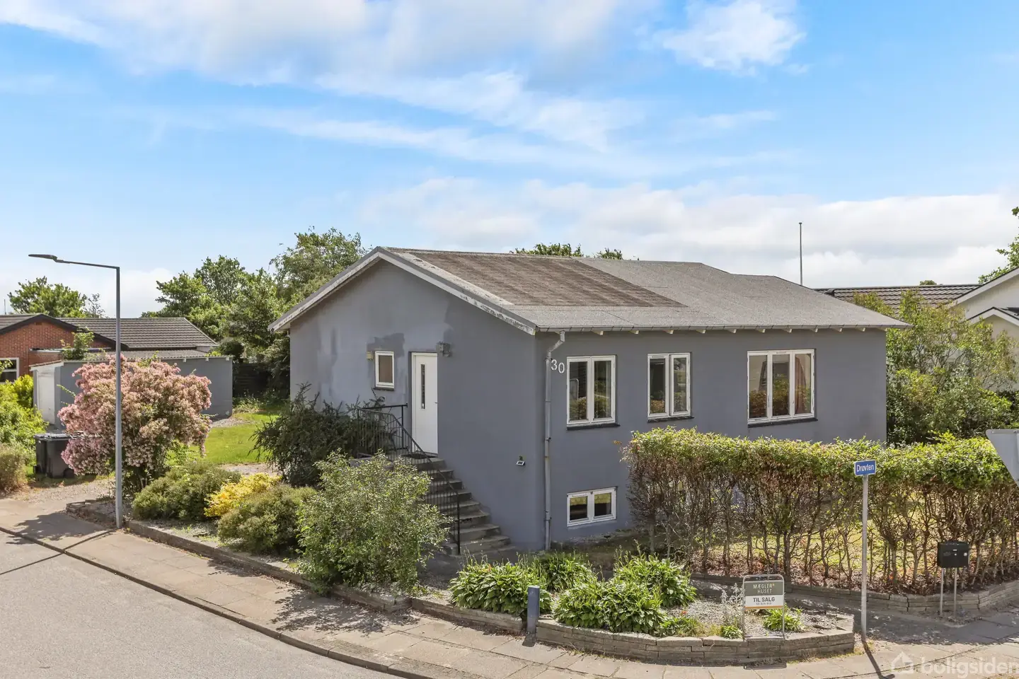 Villa med attraktiv beliggenhed og stort potentiale