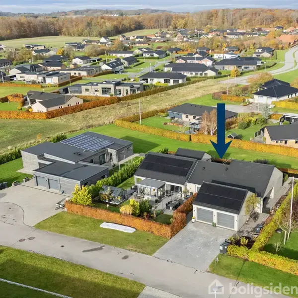 Villa på N P Danmarksvej 137, 8732 Hovedgård