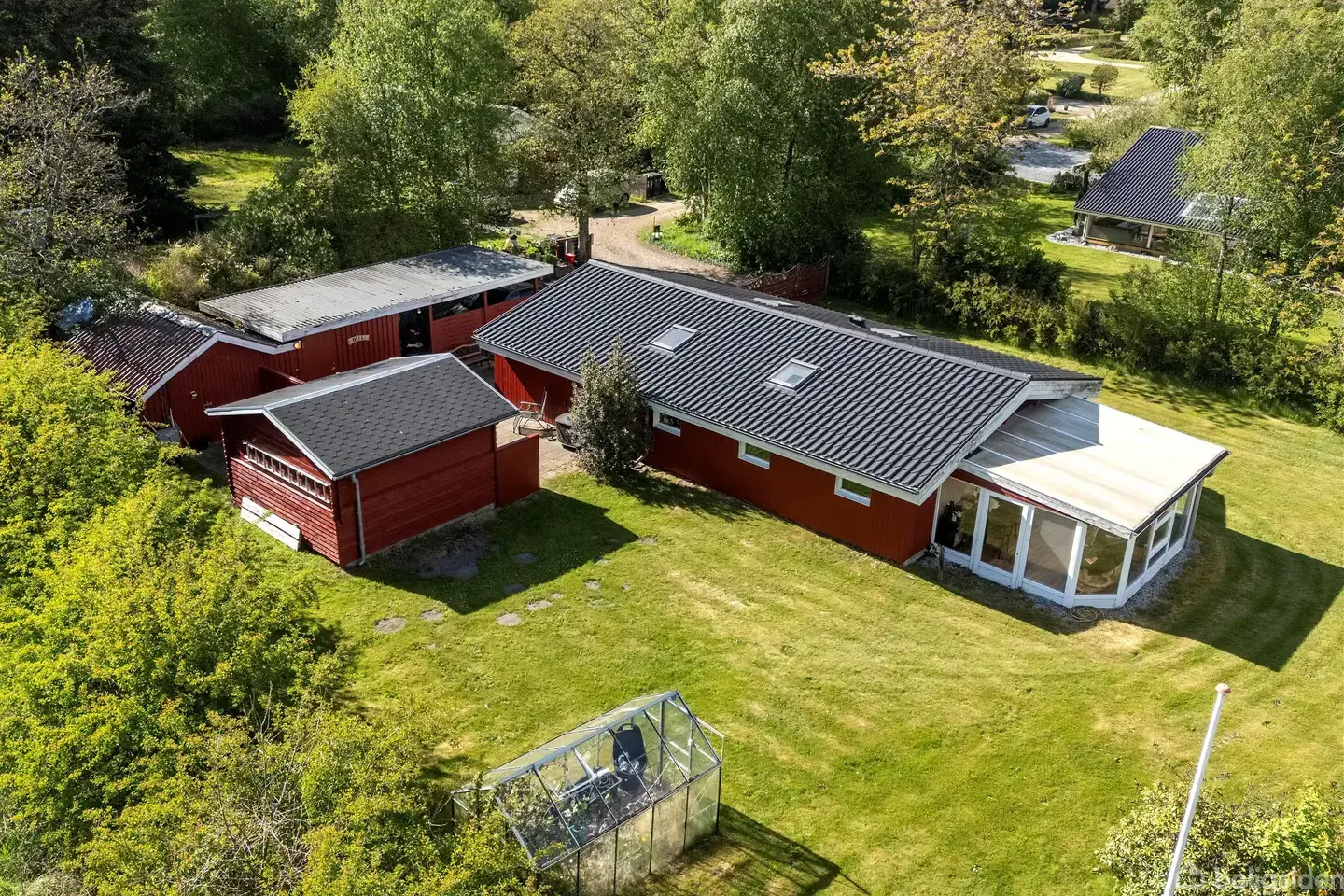 Velholdt og hyggeligt sommerhus - Visning 4