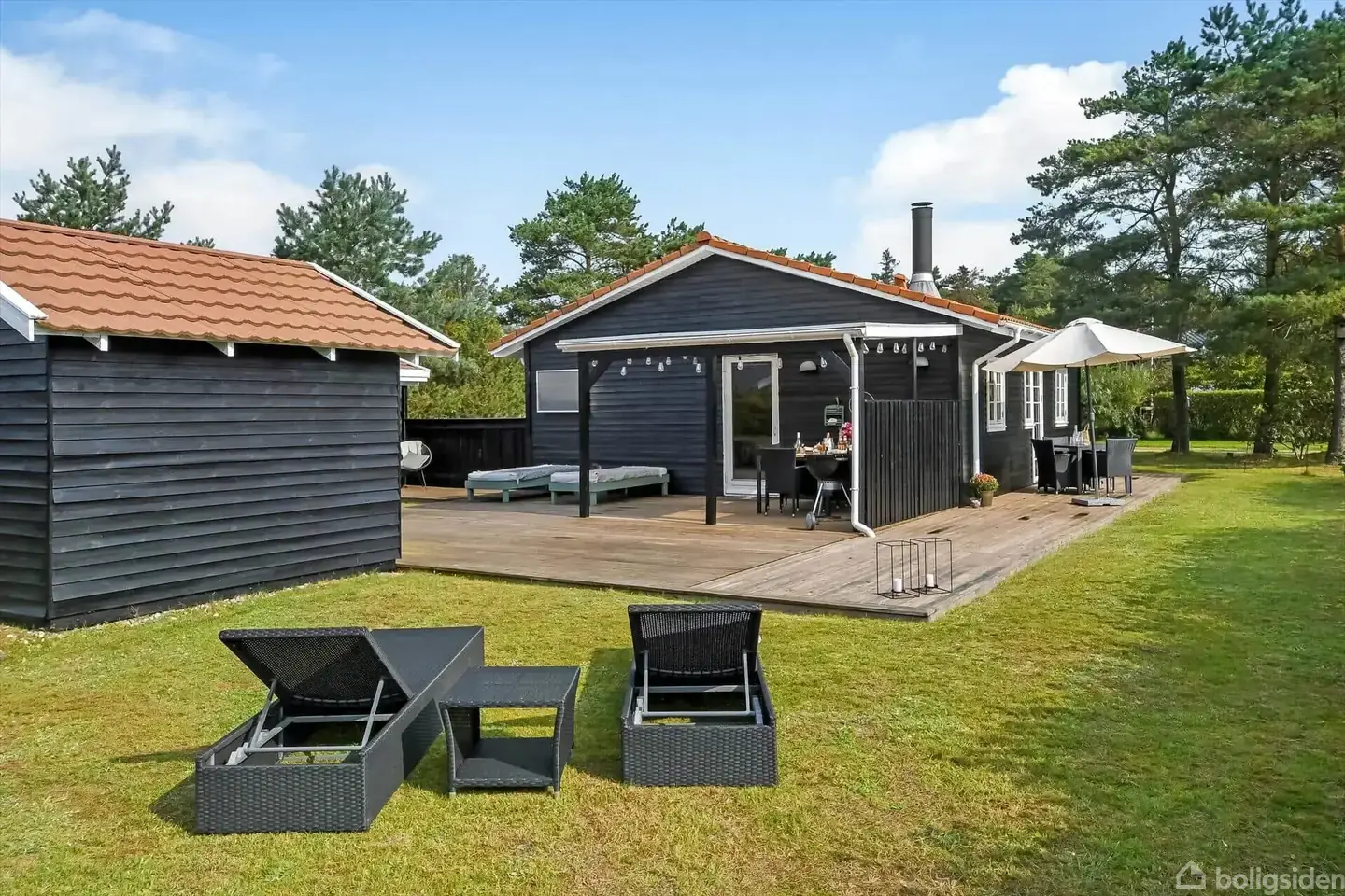 Indbydende sommerhus med skøn terrasse