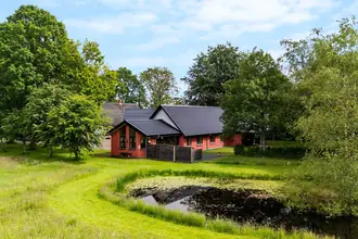 Landejendom på Holtvej 8, Høgild, 7400 Herning