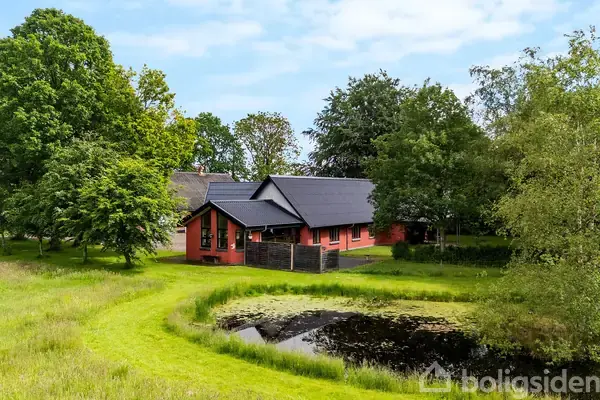 Landejendom på Holtvej 8, 7400 Herning