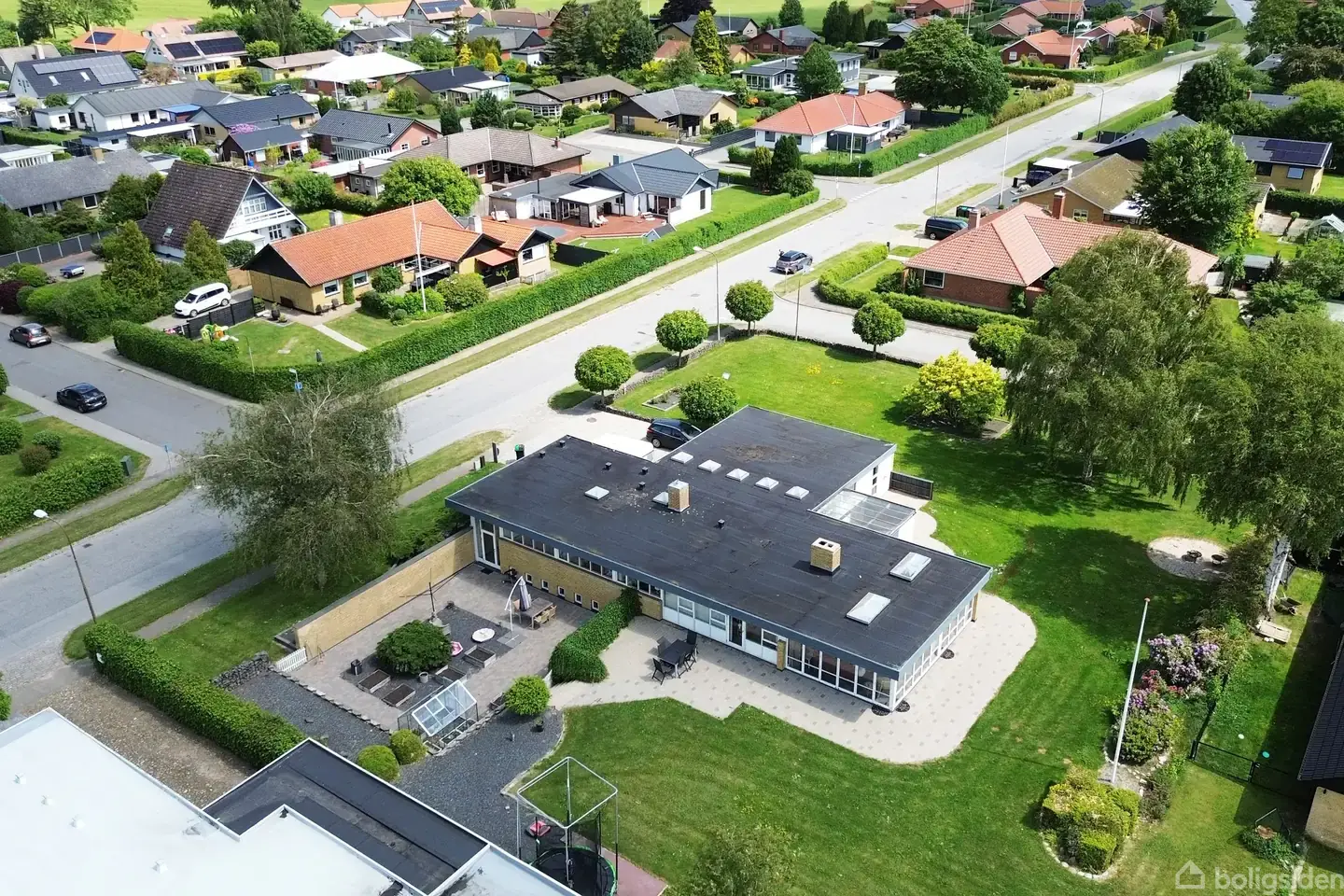 Rummelig familievilla med udsigt til Fuglesø