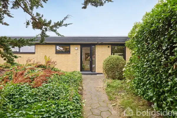 Villa på Krokusvej 2, 8381 Tilst