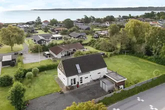Fritidshus på Hvidbjergvej 32, Høll, 7080 Børkop