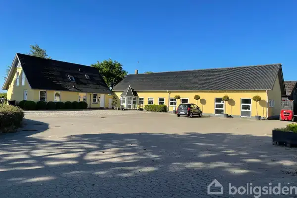 Landejendom på Kongeåvej 12, 6600 Vejen