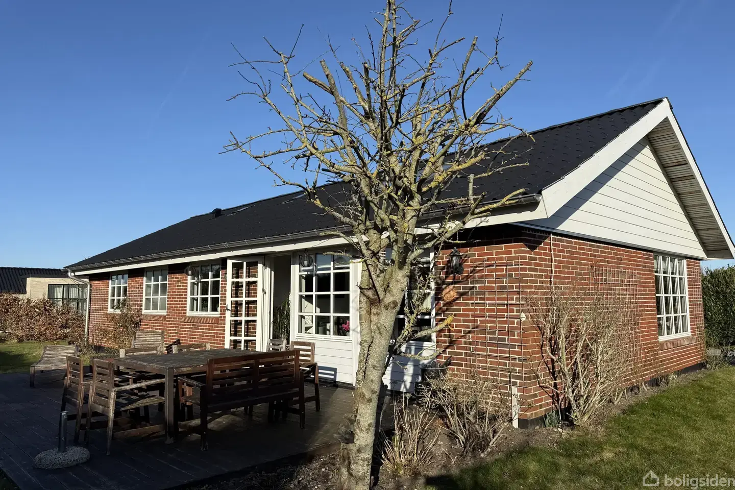 Renoveret villa i hyggelig landsby nær badestrand