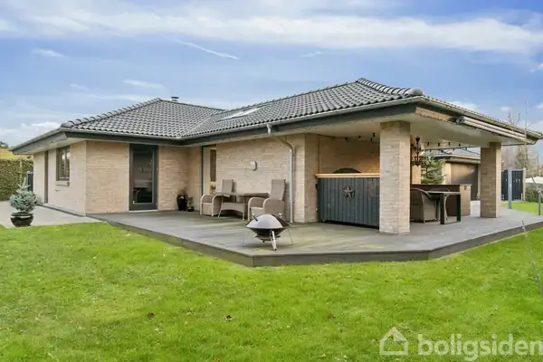 Villa på Tværdalen 12, 4040 Jyllinge